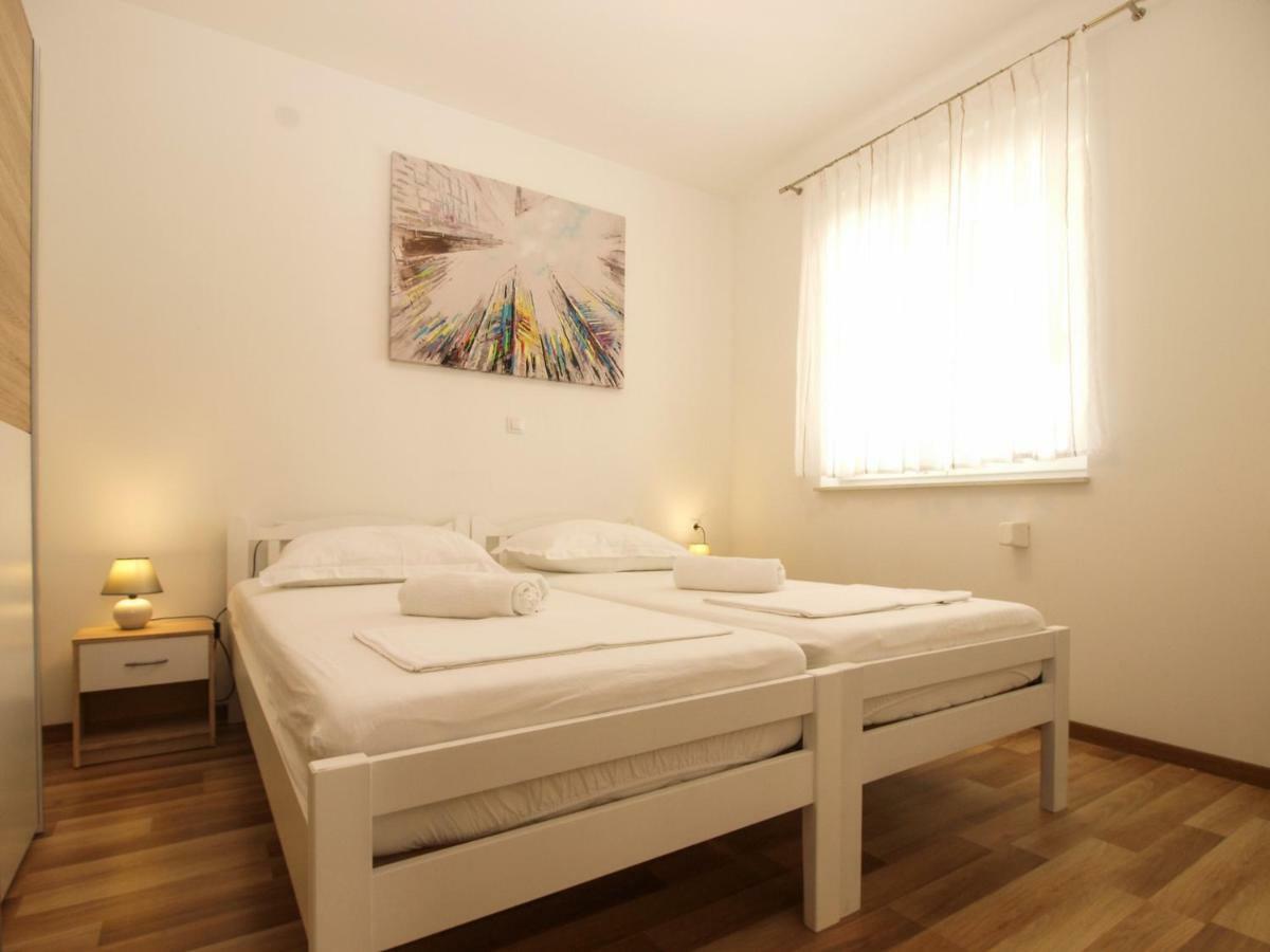 4 Stars Apartments-Pikula Fažana Exterior foto