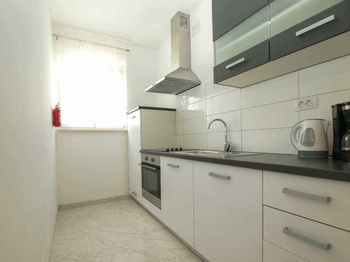 4 Stars Apartments-Pikula Fažana Exterior foto