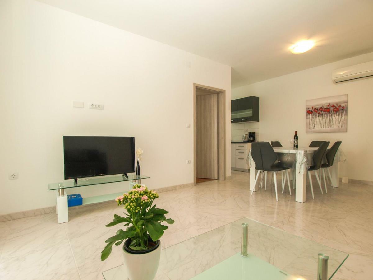 4 Stars Apartments-Pikula Fažana Exterior foto