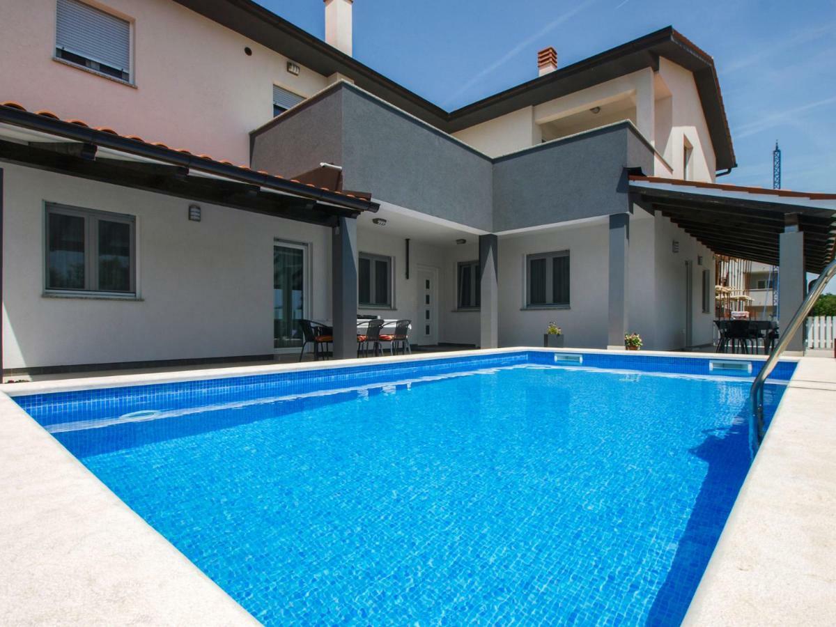 4 Stars Apartments-Pikula Fažana Exterior foto